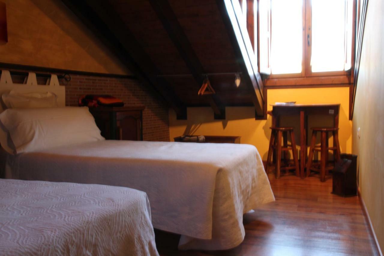 Micro-Hostal La Puerta Del Perdon Villafranca Del Bierzo Eksteriør bilde